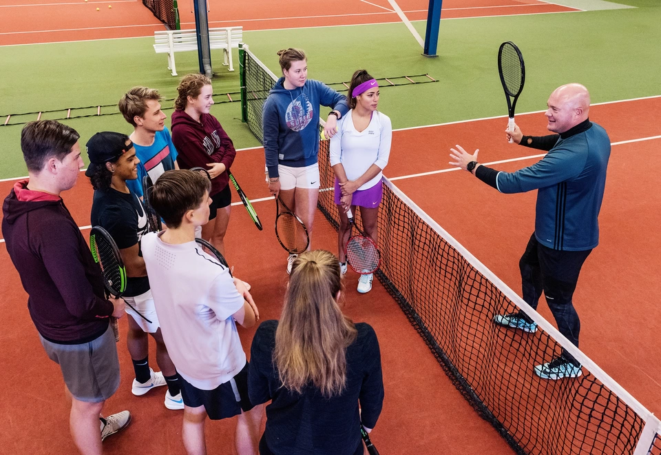 Groepstraining Pesie Tennishal Alkmaar. Trainingen op vaste dagen of in overleg